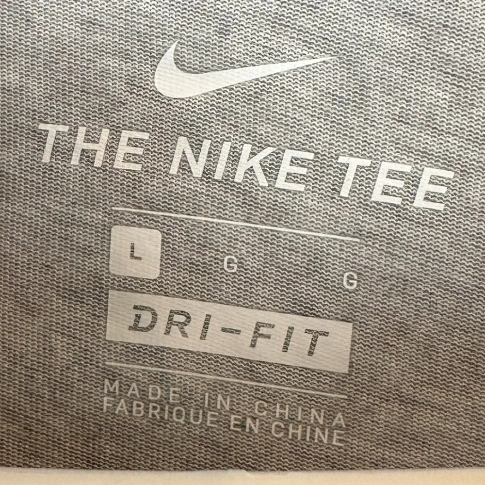NEW Nike T-Shirt Men Large Dri-FIT Grey Basketball Court Graphic Long Sleeve Tee